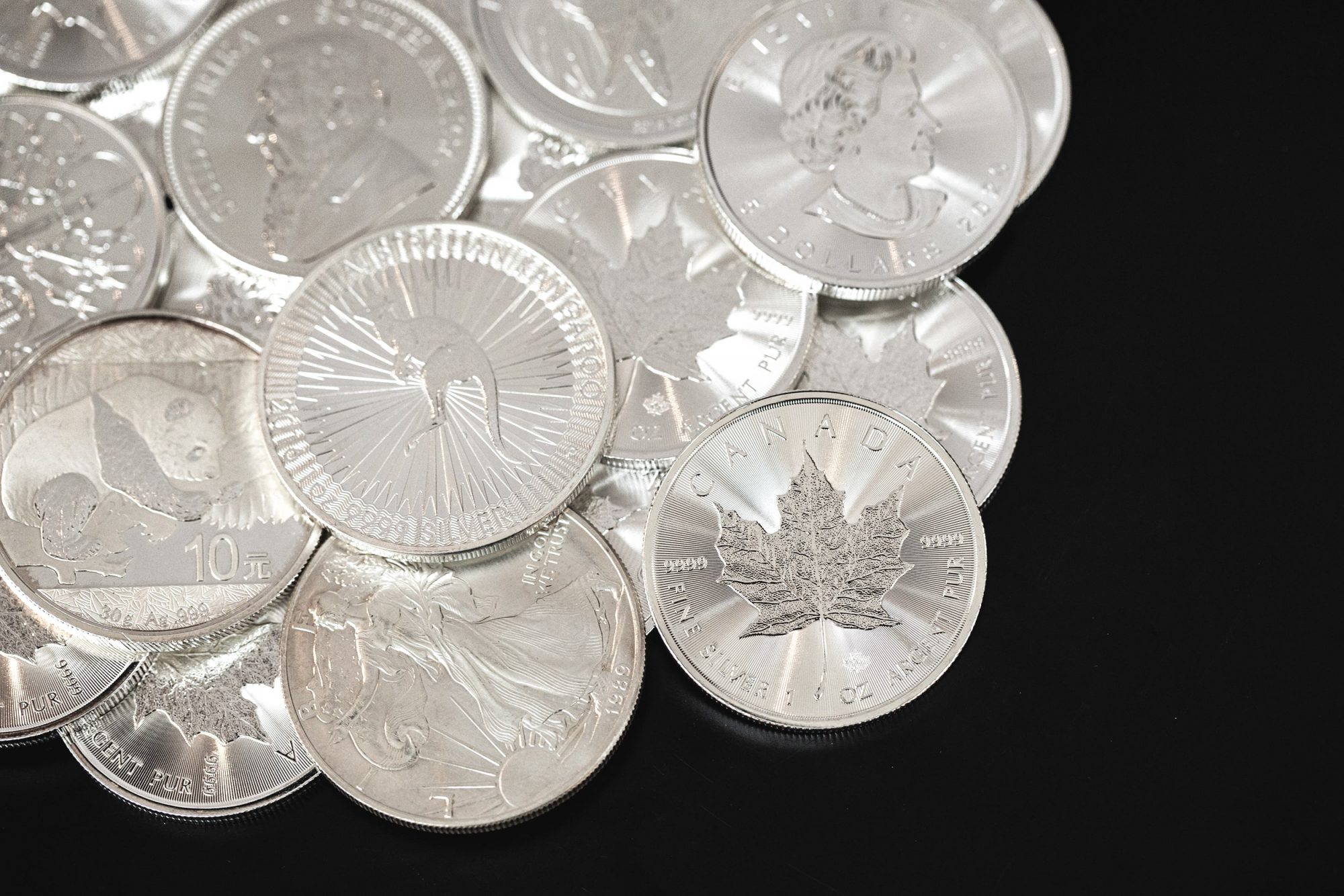 Silber kaufen als Wertanlage, in Form von Silberbarren oder Silbermünzen